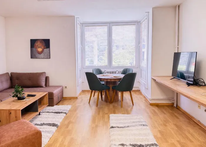 Family Nest - Two-bedroom In Centre By He-ra Appartement *